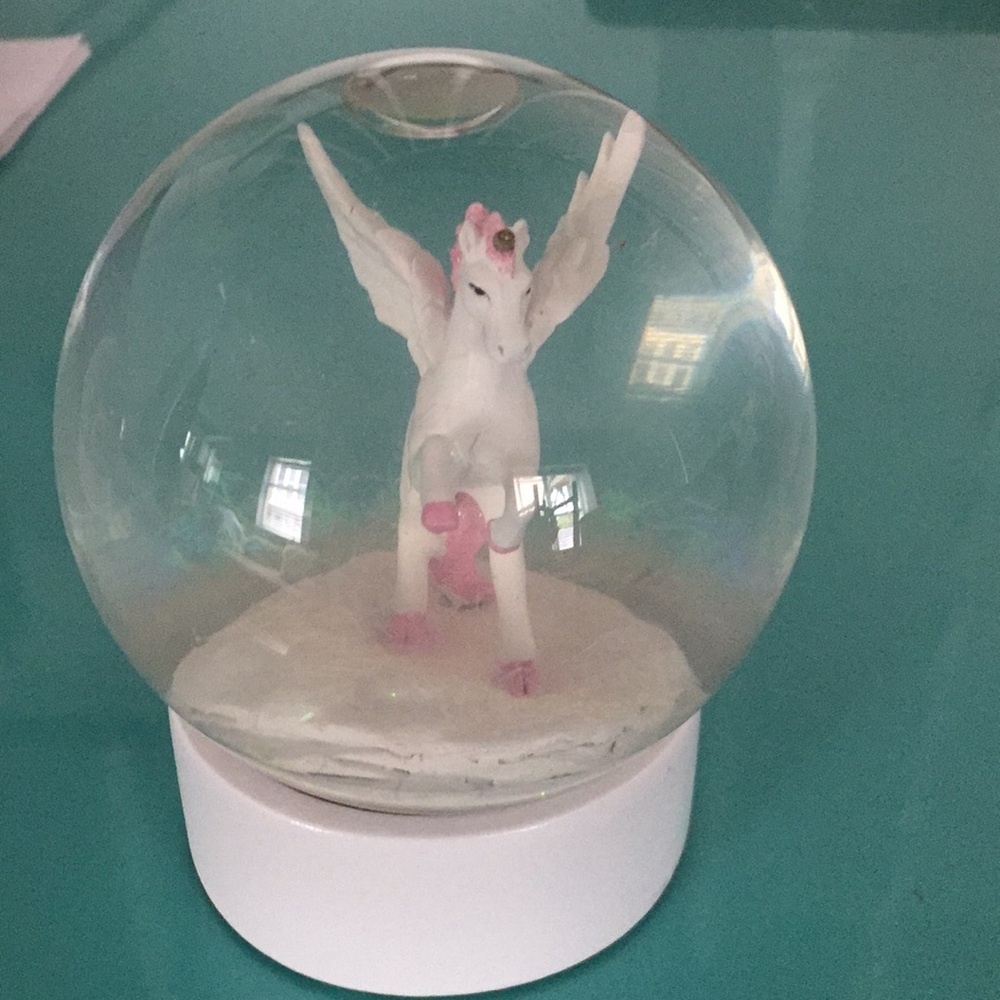 Unicorn snow globe